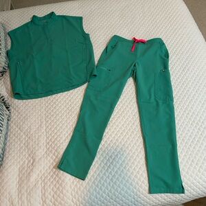 Figs Surgical Green Scrub Set with Pink Drawstring